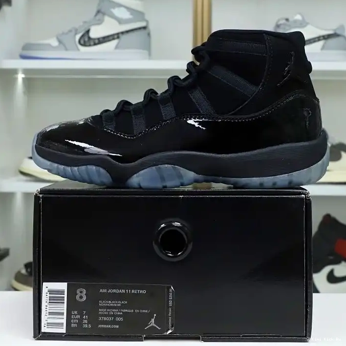 JORDAN RETRO GOWN' AND 11 'CAP Kimikick AIR 0718